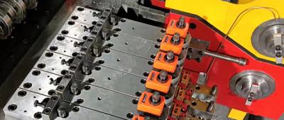 Rozdiel medzi strojmi na výrobu skrutiek a strojmi na výrobu dielov